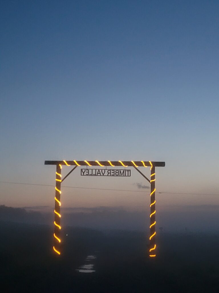 Low-Angle Perspectives for Scale 📐
To show off the true size of the arch, try taking your photos from a low angle. Crouching down makes our scenic Maryland driveway entrance look towering and majestic. This is a classic trick in Timber Valley Retreat landmark photography to give your arrival photos a "larger than life" feel. It emphasizes the heavy timber construction that our small family-owned and operated business is so proud of.