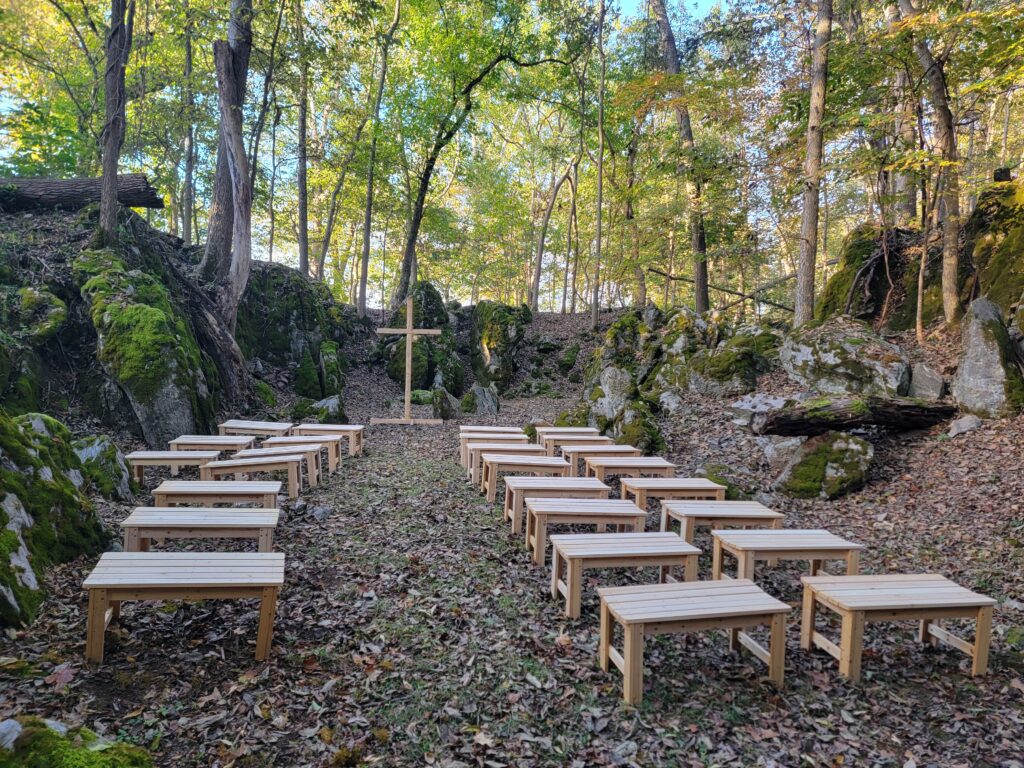 Naturally Stunning Backdrops 🌿
Immerse yourself in the unparalleled beauty of nature by choosing our venue for your outdoor wedding. The enchanting moss-covered boulders and expansive green fields provide a naturally stunning backdrop for your special day. Whether you want a ceremony under the forest canopy or a sunset exchange of vows in the meadow, our Micro Wedding Venue MD offers a sensational variety of textures and views for your photographer to capture.