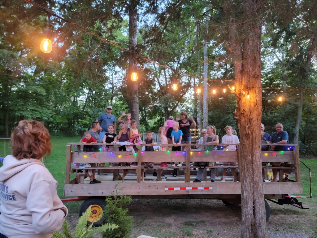 7 Magical Secrets to a Book Your Fall Glamping Retreat! 🍂
The wait is finally over! The breathtaking beauty of autumn has arrived at Timber Valley Retreat, and it is a sight to behold. As the leaves begin to transform into vibrant hues of gold and crimson, the warmth of summer slowly fades, making way for the cozy charm of autumn. It’s a season of change, and what better way to experience it than with the ones you love?