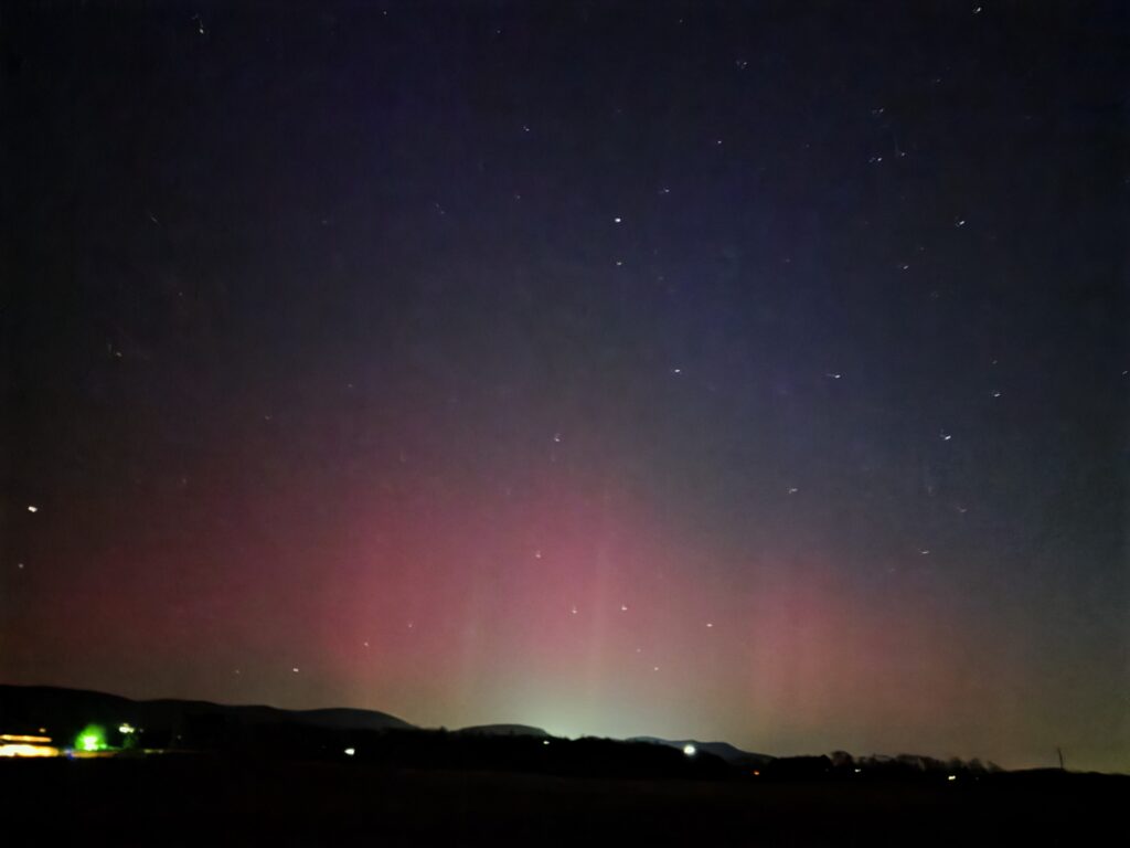 6. Deep Sleep in a Dark Sky Environment 🌌💤
Our Midweek Mountain Escapes offer a level of darkness that city dwellers rarely experience. As a Dark Sky Retreat, Timber Valley provides the perfect conditions for deep, restorative sleep that reboots your immune system.