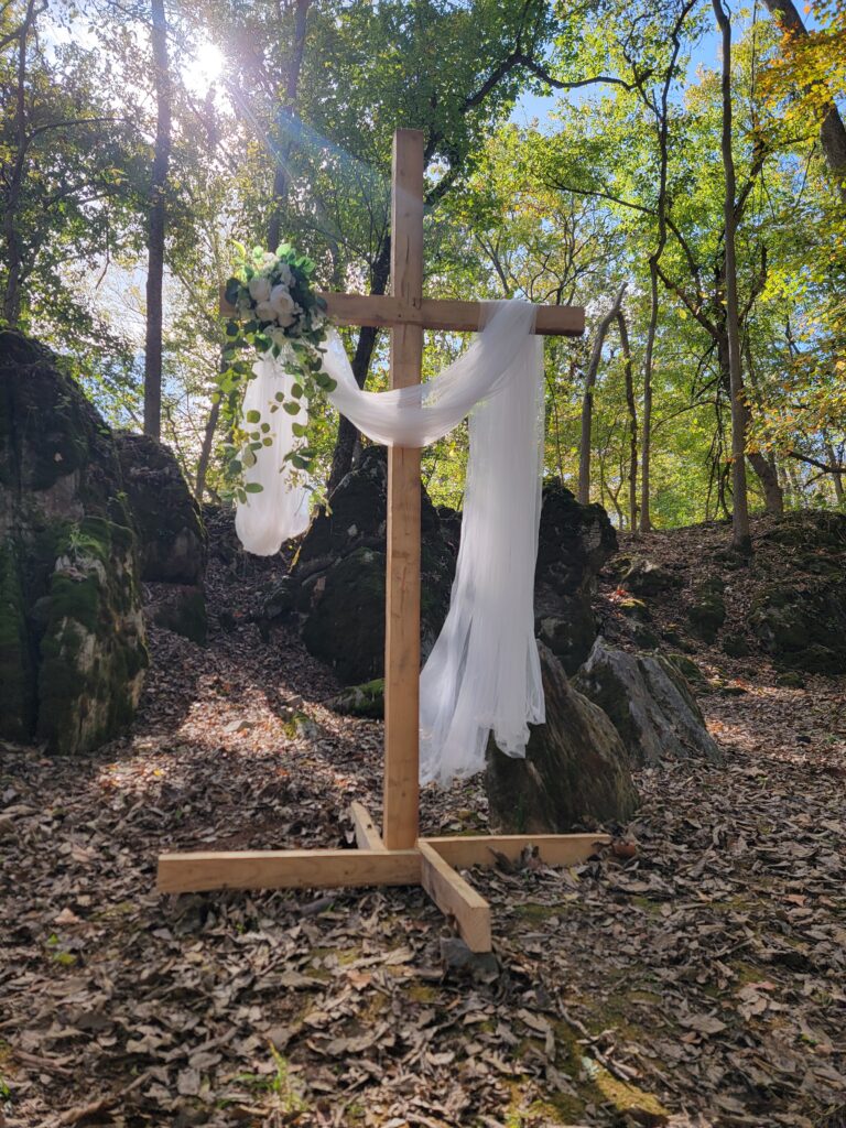 1. A Scenic Location for Spiritual Growth 🚶‍♀️🌸
The natural beauty surrounding our Glamping Venue is second to none. Immerse your group in nature with tranquil trails and soothing sounds that naturally foster a peaceful atmosphere. During a Bible Study Retreat, the environment acts as a silent partner in the teaching. When women are surrounded by the majesty of creation, their hearts are often more open to the message being shared. Our well-maintained paths allow for “prayer walks” that are essential for any successful Bible Study Retreat. 🦋🌿