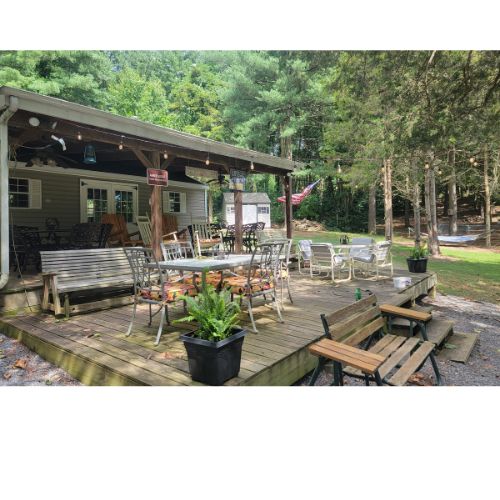 Women’s Retreat Western Maryland – Timber Valley Retreat. Timber Valley Retreat cabin deck surrounded by peaceful woodland in Western Maryland.